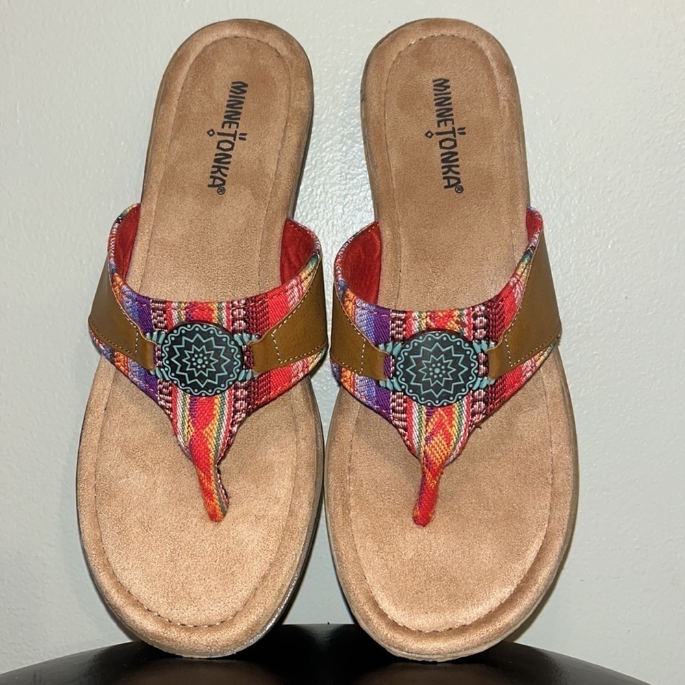 Minnetonka Aztec Frisco Sandals, Flip Flops, vibrant multi color women’s size 9 - Picture 11 of 11